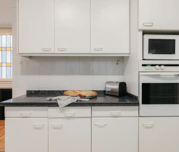 Room in a shared 8-bedroom apartment for rent in Russafa. - Photo 4