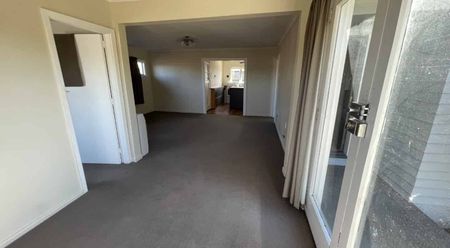 Updated Three Bedroom Papanui Home - Photo 4