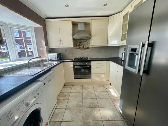 3 bed end of terrace house to rent in Aspen Drive, Wembley, HA0 - Photo 1