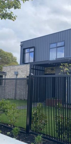 Spacious 4 Bedroom House in Burwood East - Photo 1