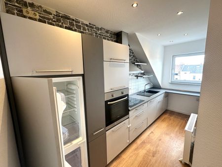 Gemütliche 3-Zimmer-Dachgeschosswohnung in Gelsenkirchen-Buer! Einbauküche inklusive - Photo 4