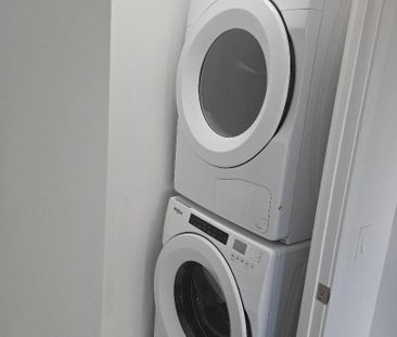 For Lease - 4055 Parkside Village Drive Unit# 2814, Mississauga, On... - Photo 3