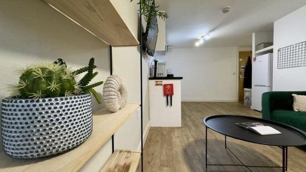 1 bedroom in a house share to rent - Photo 1