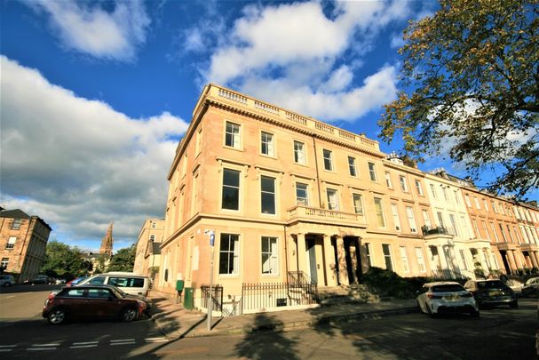 Woodside Terrace, Spectacular 2 Bed Furnished Apartment, Woodlands – Available 19/11/2024 - Photo 1