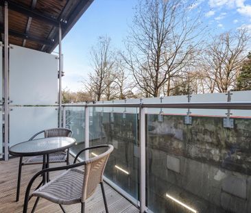 A studio apartment to let in Oswald Building, Chelsea Bridge Wharf,... - Photo 4