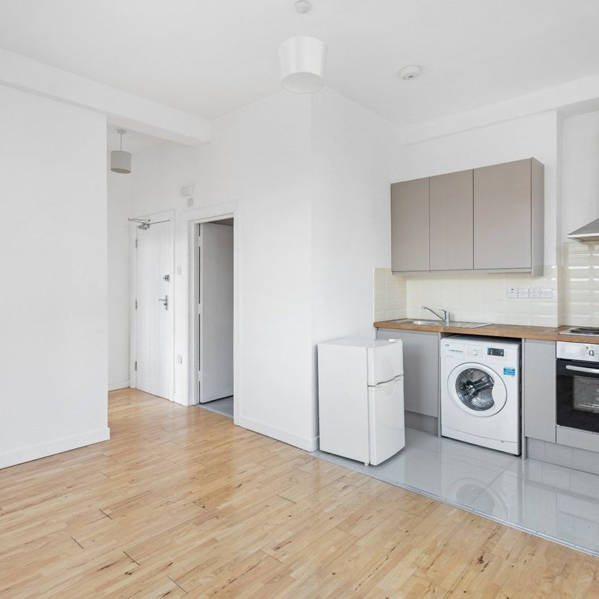 1 Bed Flat, Peckham High Street, SE15 - Photo 1