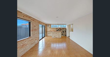 Light & Bright 3x1 Home on the Inglewood/Dianella Border (Garden Maintenance INCLUDED) - Photo 5