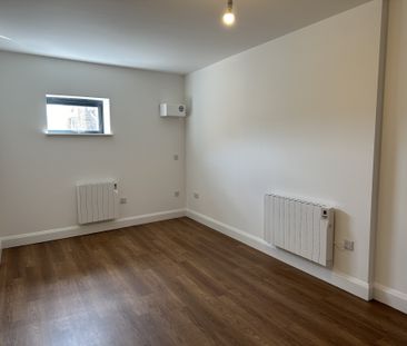 London Road North, Lowestoft - Photo 2