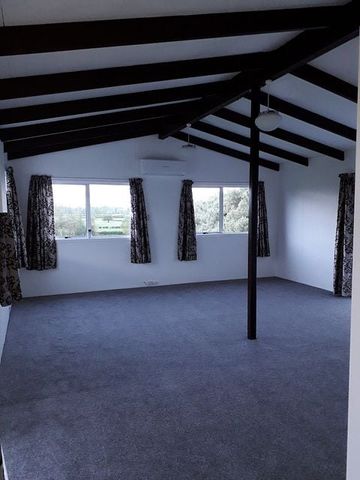 Unique character flat with stunning rural views. - Photo 4