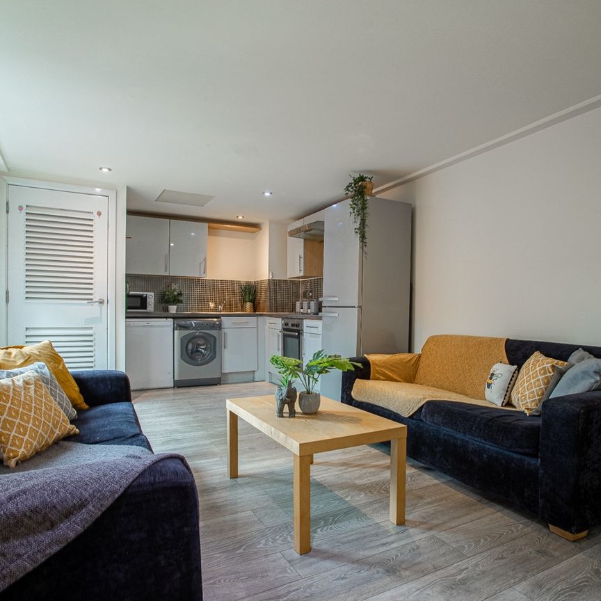 4 Bed Flat, Regent Terrace, S3 - Photo 1