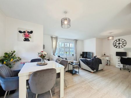 2 bedroom Flat To Let - Photo 3