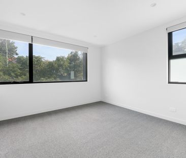 Stylish Low-Maintenance Living in Prime Glen Iris Location - Photo 6
