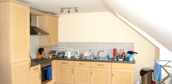 2 bedroom Apartment - De Soissons Close, Welwyn Garden City - Photo 2