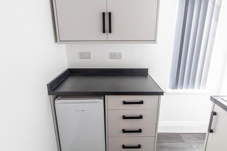 1 bedroom in a house share to rent - Photo 4