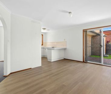 Charming 3-Bedroom Family Home with Spacious Yard & Double Garage - Photo 1