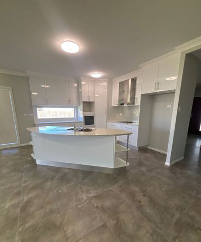 Modern 4-Bedroom Home with Study - Photo 4