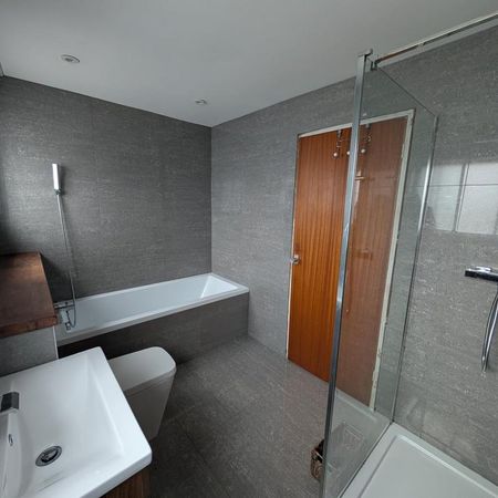 4 bedroom detached house to rent - Photo 3