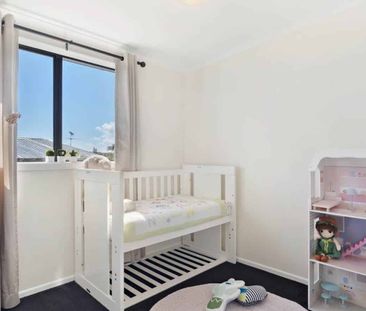 Renovated three bedroom house on Vincent St - Photo 3