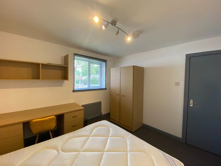 5 Bed Flat, Dawlish Road, B29 - Photo 2