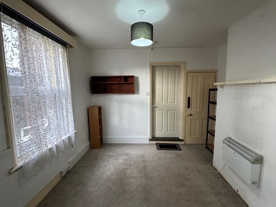 1 bedroom in a house share to rent - Photo 1