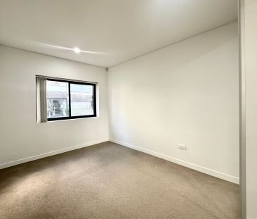 Spacious and Modern Apartment in a Prime Yagoona Location - Photo 3