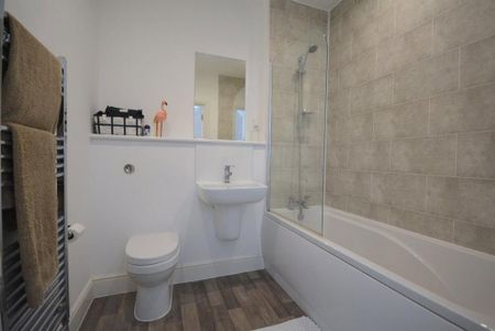 2 bedroom flat to rent - Photo 4