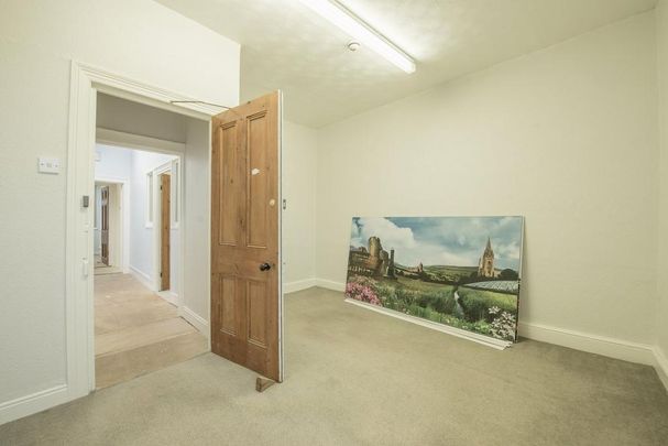 5 bedroom end of terrace house to rent - Photo 1