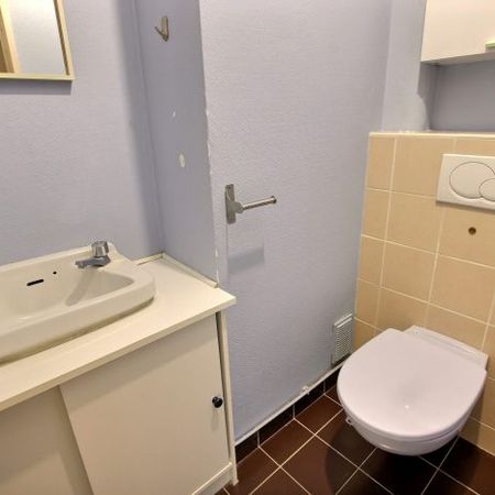 1ER MAI / T2- 54 m2- PARKING-LOGGIA-CHAUFFAGE INCLUS - Photo 4