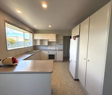 1 Karina CrescentRedwoodtown - Photo 3