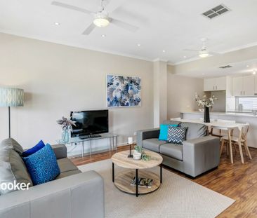 Low Maintenance townhouse living! - Photo 2