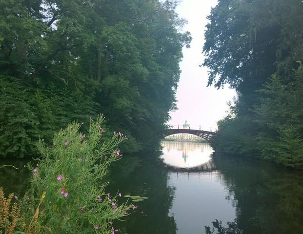 Helles, ruhiges möbliertes Apartment mit Balkon und Parkplatz - Photo 1