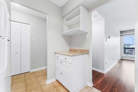 Spacious Two-Bedroom Condo for Rent Near Rideau River - Photo 4