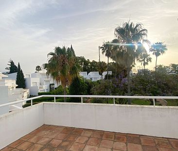 Townhouse in San Pedro de Alcántara - Photo 1