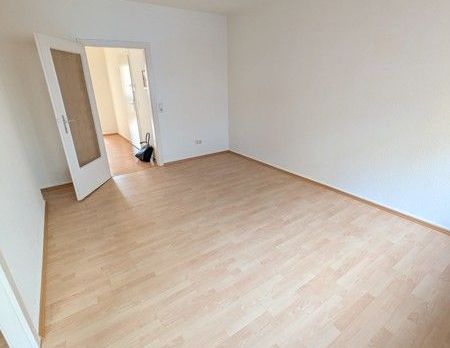 Mittendrin. 3-Zimmer-Wohnung auf der Schützenstraße mit neuem Bad und Einbauküche - Photo 1