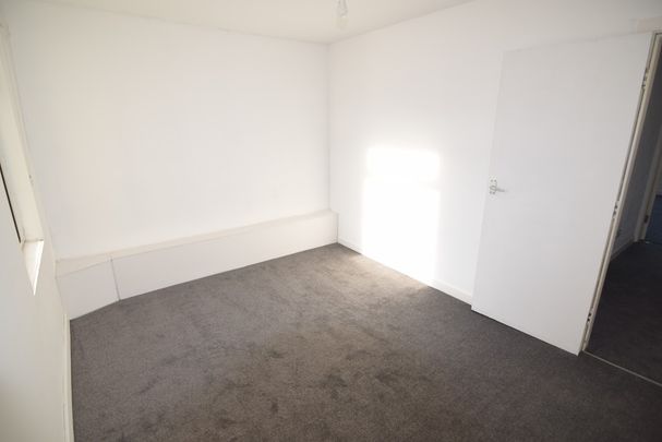 To Let 1 Bed Flat - Photo 1