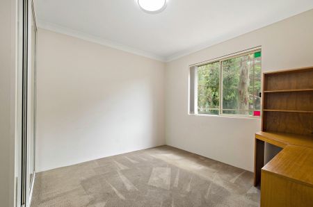 Spacious, Sunny Apartment Only Moments From Amenities - Photo 4