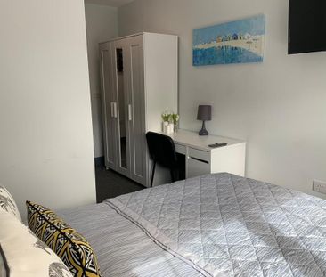 2 bedroom private hall to rent - Photo 3