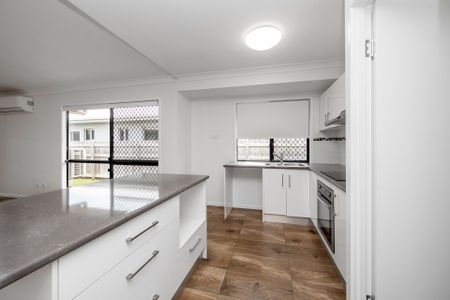 Four Bedroom Family Home! - Photo 2