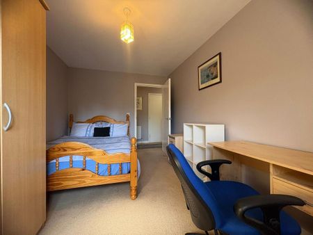 1 bedroom in a flat share to rent - Photo 3