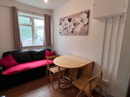 Kersington Crescent - Photo 2