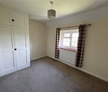 Well presented 3 bedroom semi-detached cottage with country views i... - Photo 5