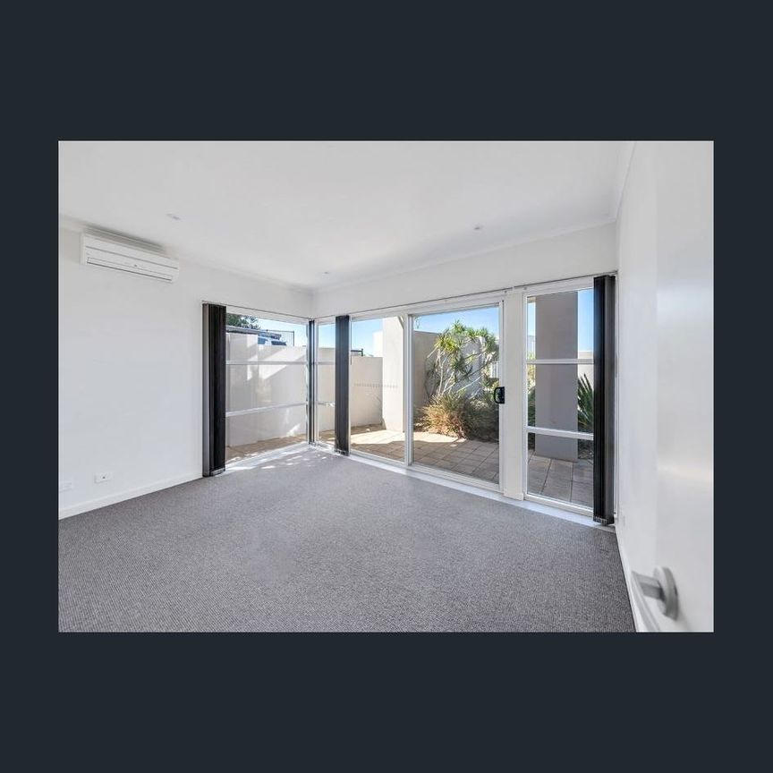 Tee up to this Modern Family Home - Photo 1