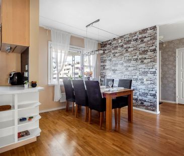 Helsingörsgatan, Kista - Photo 3