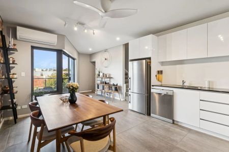 Modern Unfurnished Townhouse in Prime West Perth Location - Photo 5