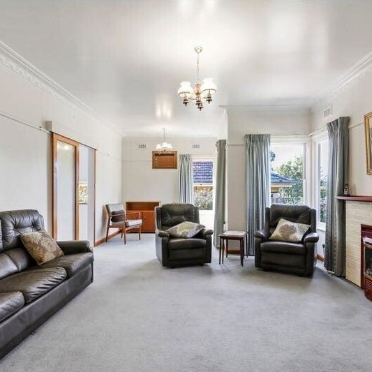 Cheltenham - Photo 1