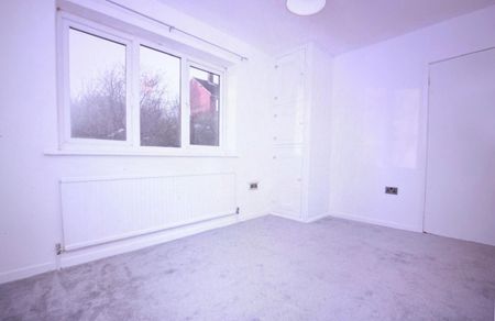 3 Bed Terraced House, Henconner Lane, LS13 - Photo 4