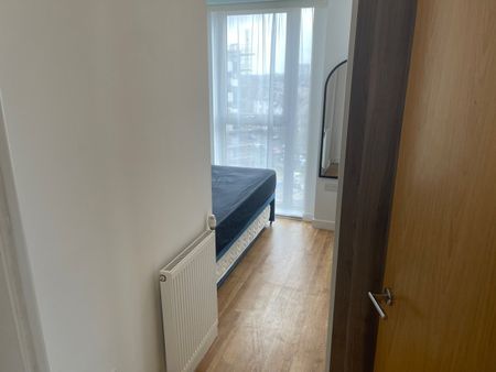 Room in a Shared House, Bensham Lane, CR0 - Photo 3