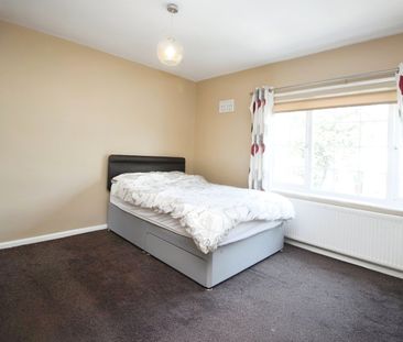 Terraced House to rent - Holburne Road, London, SE3 - Photo 1