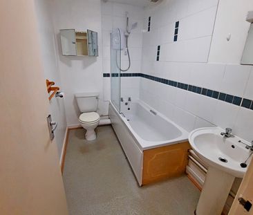 1 Bed Flat, Napier Court, BS1 - Photo 2