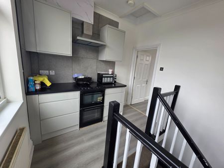 Studio Flat, Ashurst Drive, IG6 - Photo 4